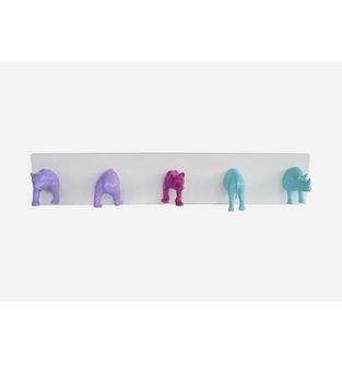 Perchero-en-madera-y-muñecos-de-5--puntos